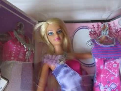 Barbie Fashionistas Doll Ultimate Wardrobe – Barbie Doll – X2269 -Trendy Toy Store IMG 4483