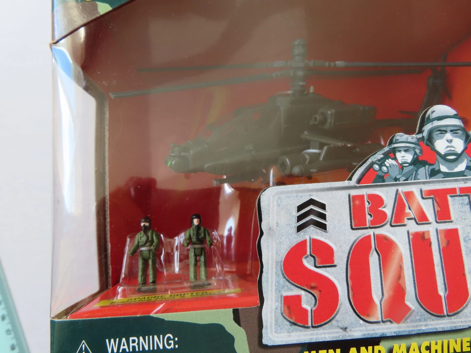 Battle Squads Apache Copter With 2 Micro Figures 2 Battle Squads Apache Copter With 2 Micro Figures - Image 2