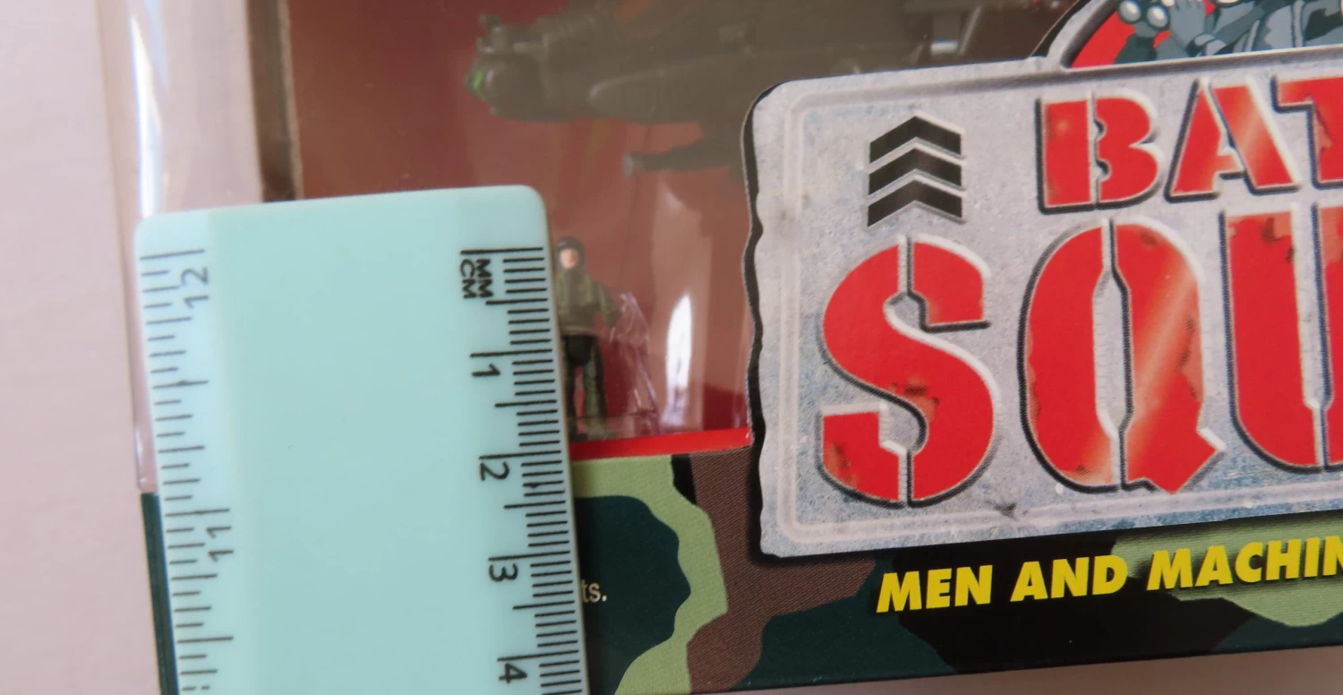 Battle Squads Apache Copter With 2 Micro Figures 3 Battle Squads Apache Copter With 2 Micro Figures - Image 3