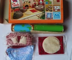 Sindy – Super Home – Vintage – Furnishing Pack By Pedigree – 44438 -Trendy Toy Store IMG 5145 scaled 1