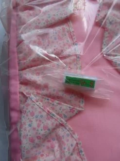 Sindy Rare Bed And Bedside Cupboard By Pedigree ( One Door Knob Broken) -Trendy Toy Store IMG 7610 scaled 1