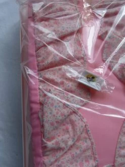 Sindy Rare Bed And Bedside Cupboard By Pedigree ( One Door Knob Broken) -Trendy Toy Store IMG 7611 scaled 1