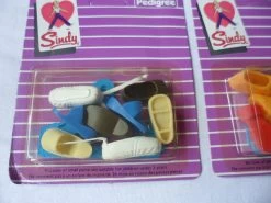 Sindy 2 Vintage Shoes And Hangers Pack By Pedigree -Trendy Toy Store SAM 1897