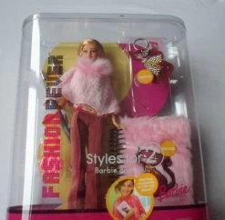 2005 Barbie Fashion Fever Styles For 2 – H8575