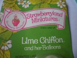 Strawberry Shortcake – Strawberry Miniatures – Lime Chiffon And Her Balloons 7 Strawberry Shortcake – Strawberry Miniatures – Lime Chiffon And Her Balloons -Trendy Toy Store SAM 3307